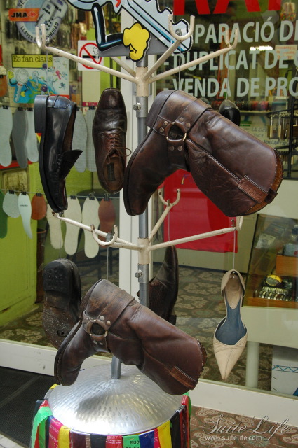 this is a shoe display in a shop window