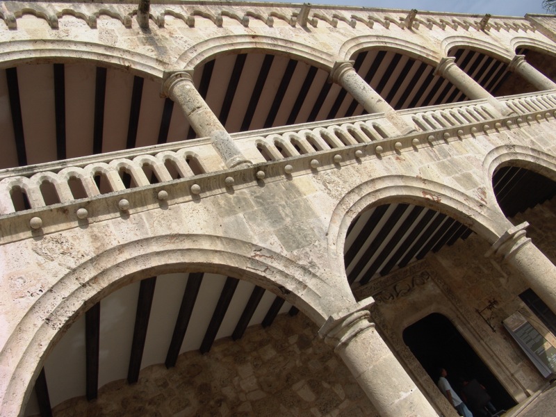 several arches in the middle of an ornate building