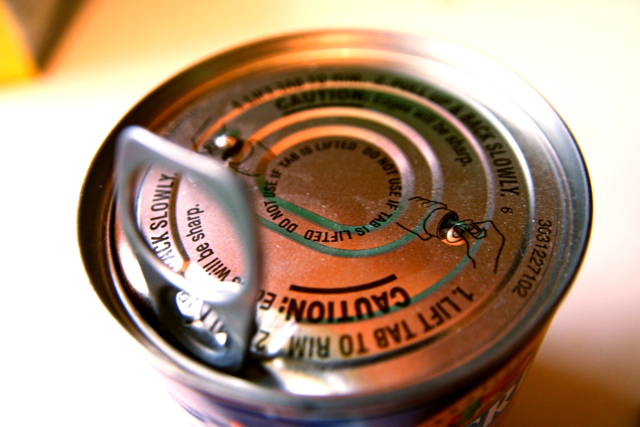 a soda can is shown with its lid closed