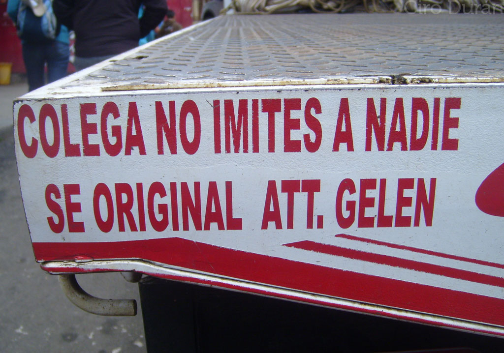 a sign indicating no limits on a flatbed