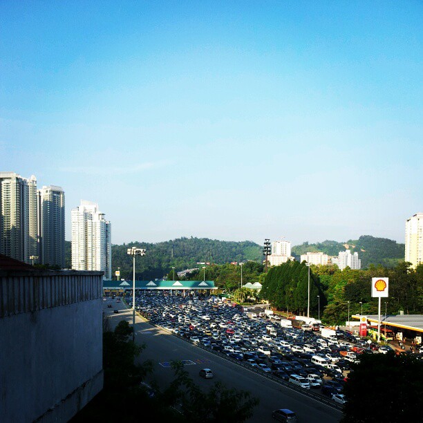 large highway with lots of traffic on both sides