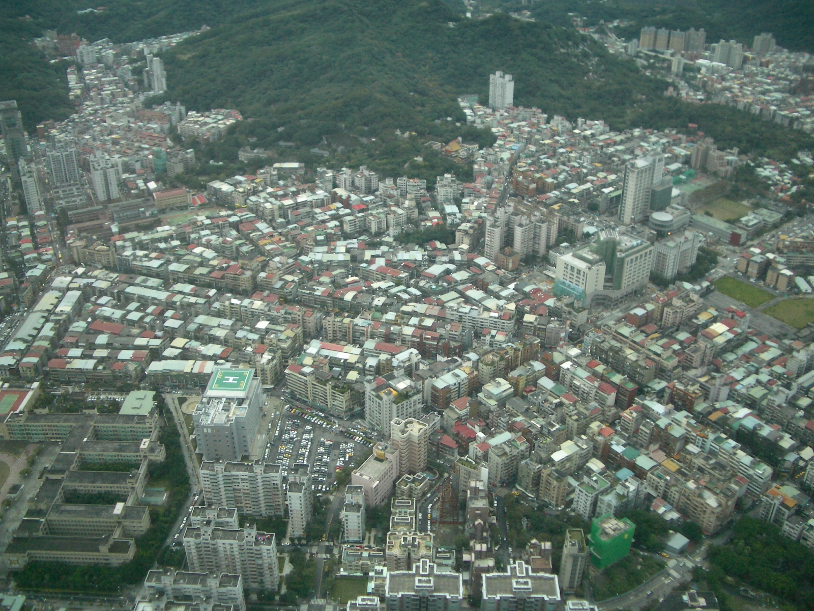 an overhead view of a city in the mountains