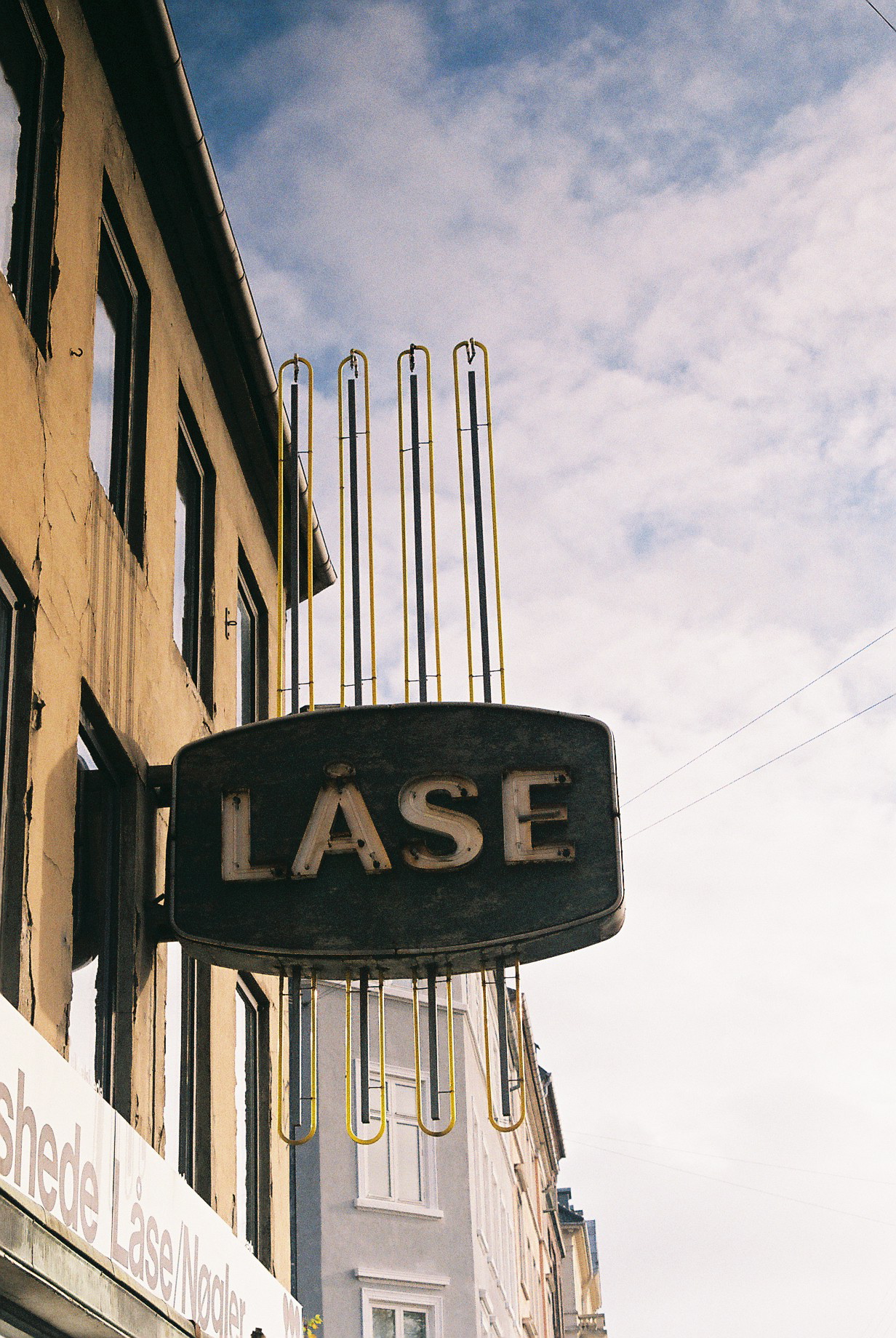 the sign for laser on the side of a building