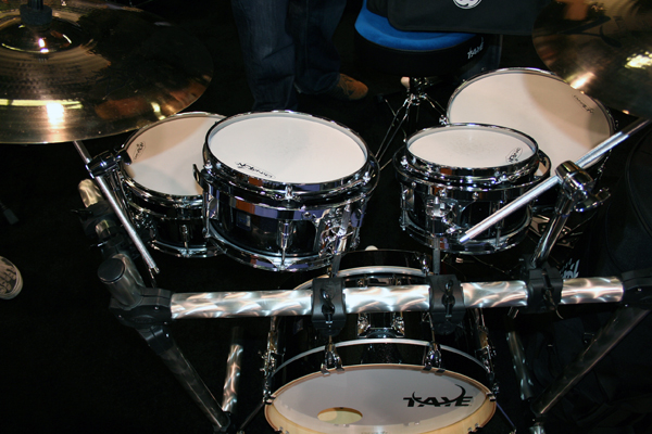 there is a close up of some drum sets
