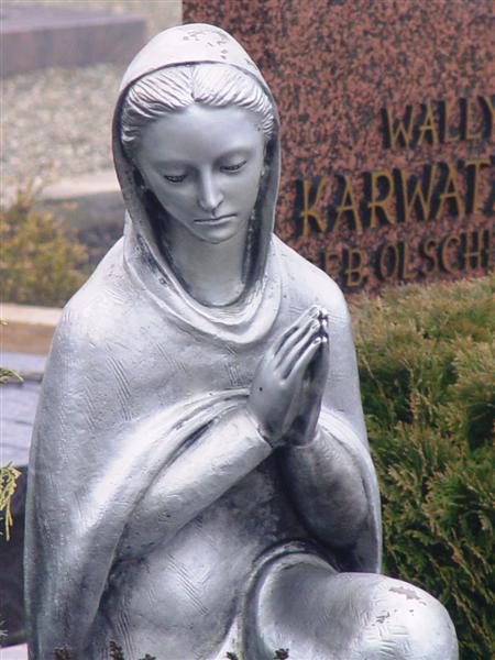 a statue of the virgin mary holding a baby jesus