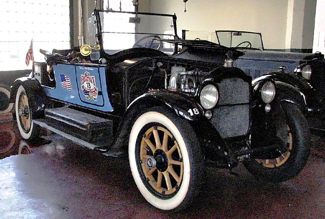 an old fashioned vehicle with a blue and gold front end