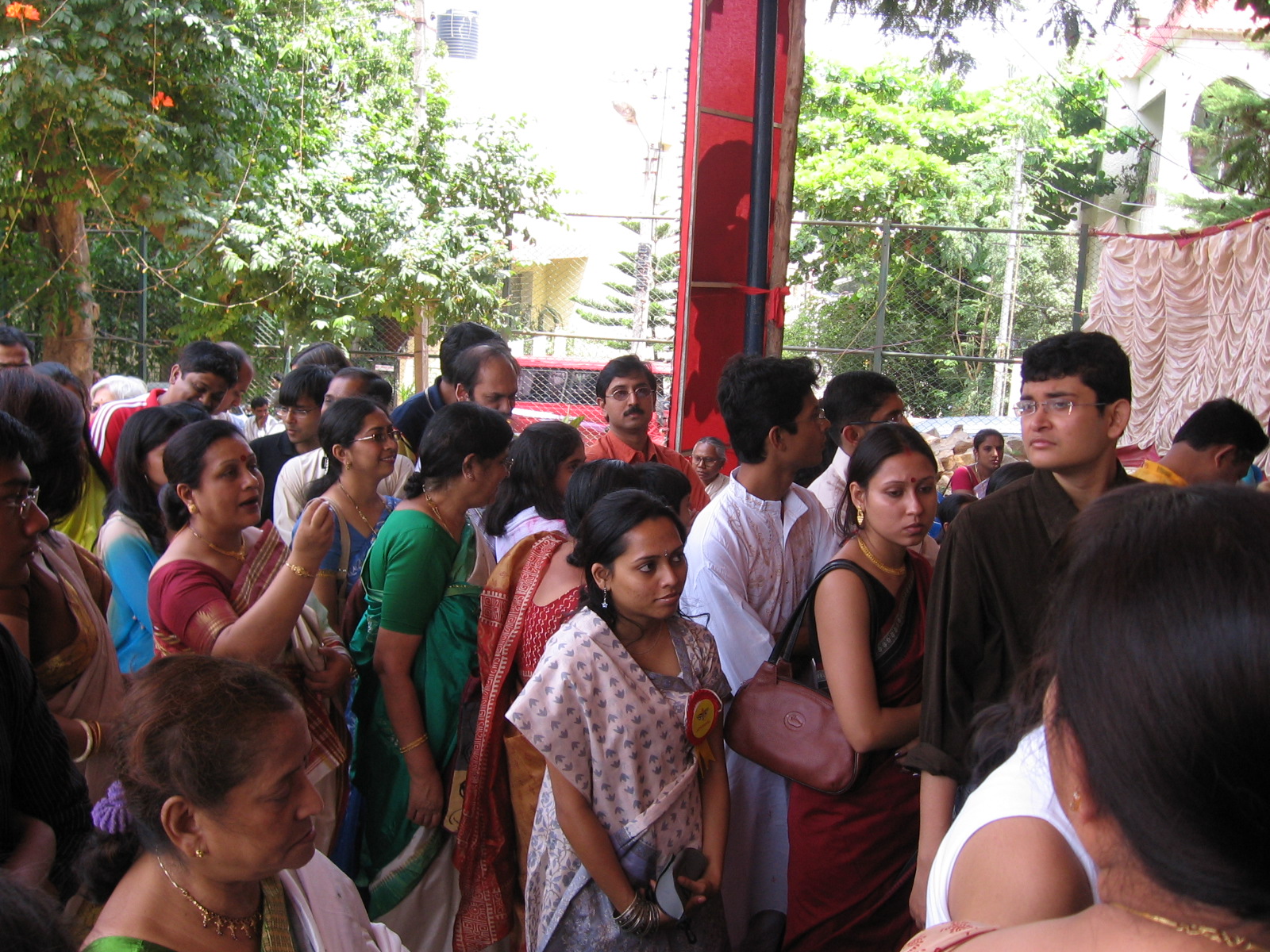 the crowd is standing outside in different color