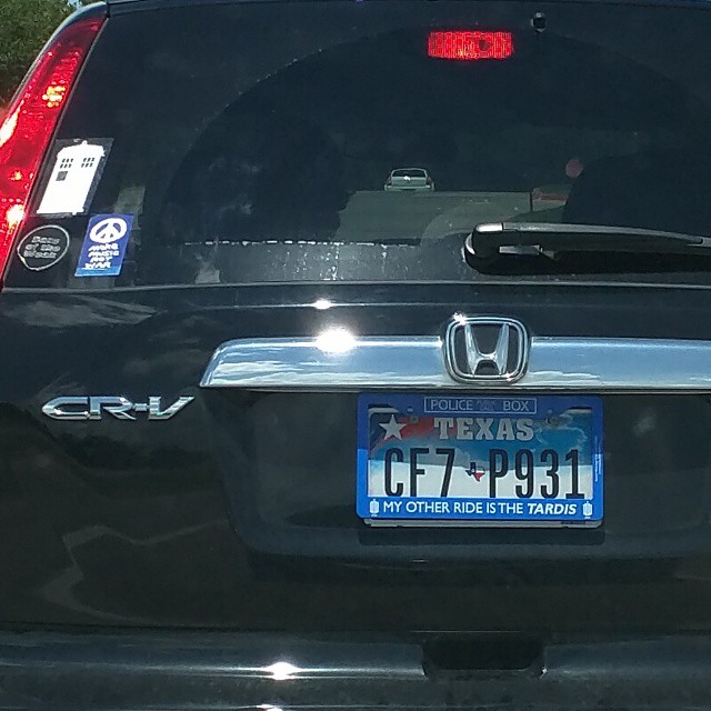there is a license plate for the rear end of a honda cr - v