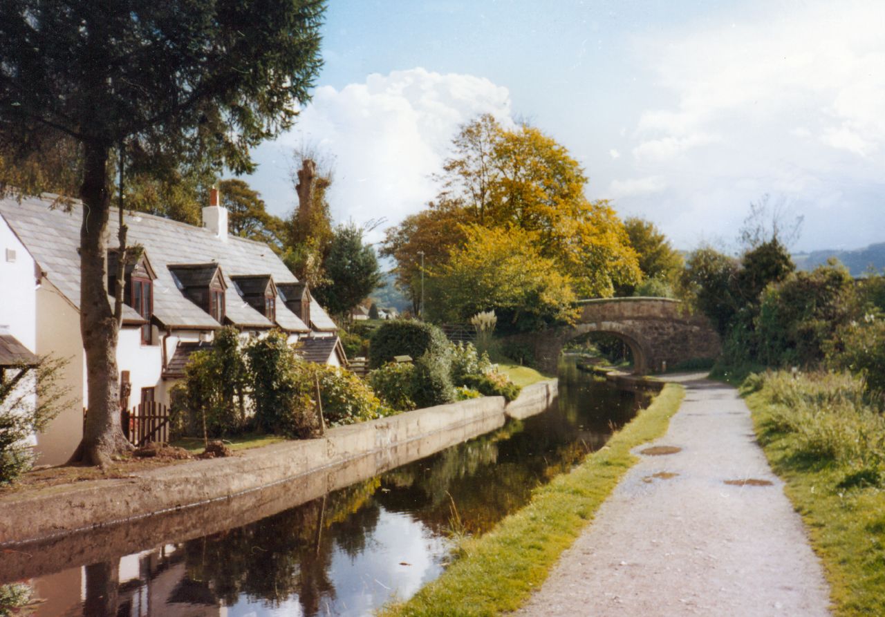 a scenic waterway with houses on it near a river