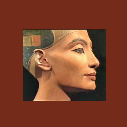 the egyptian statue of pharaoh horus