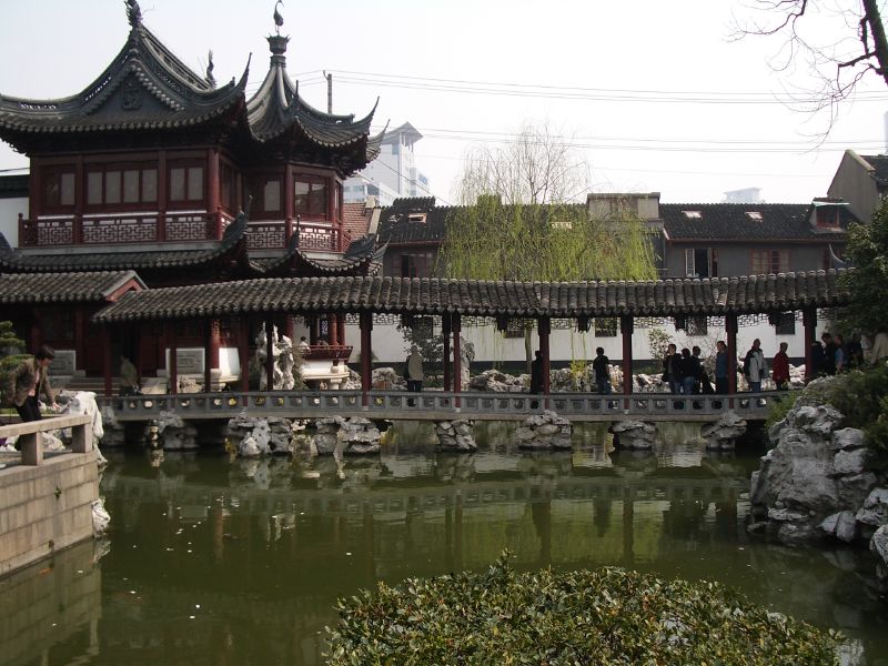 there is a river in front of some buildings