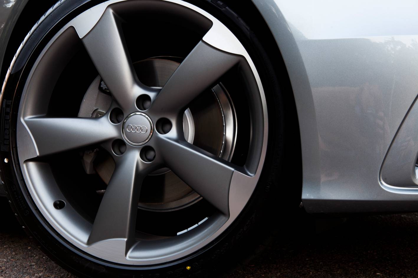 there is a close up view of the wheel on a grey car