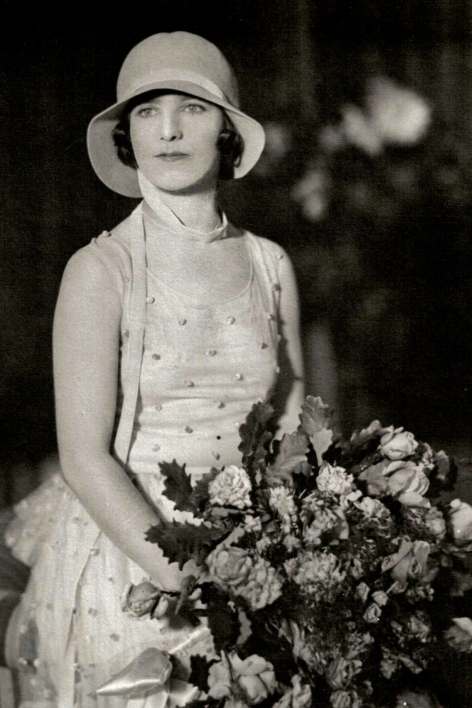 the woman is holding a bouquet of flowers