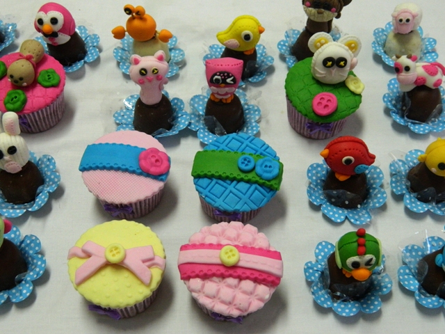 there are so many cupcakes that look like animals