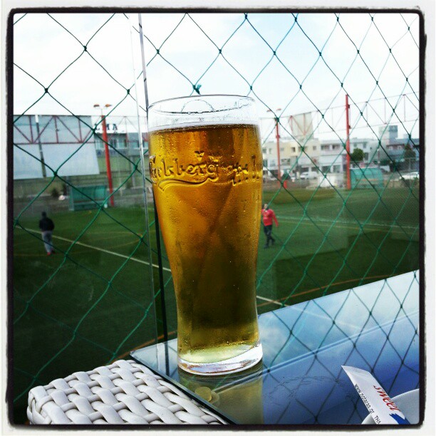 a tall glass filled with liquid and beer