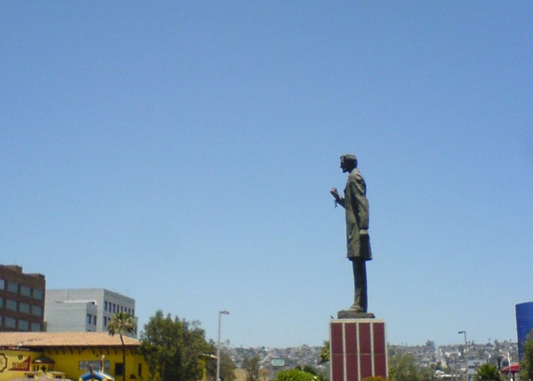 the statue of a man with a pipe looks at soing in the distance