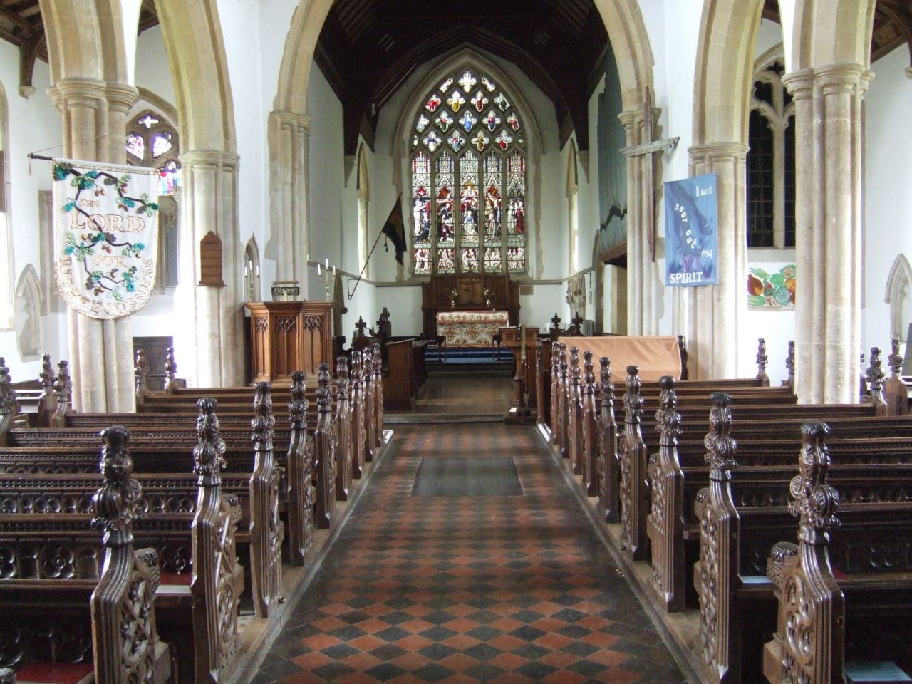 a very large church with several pews facing towards the front