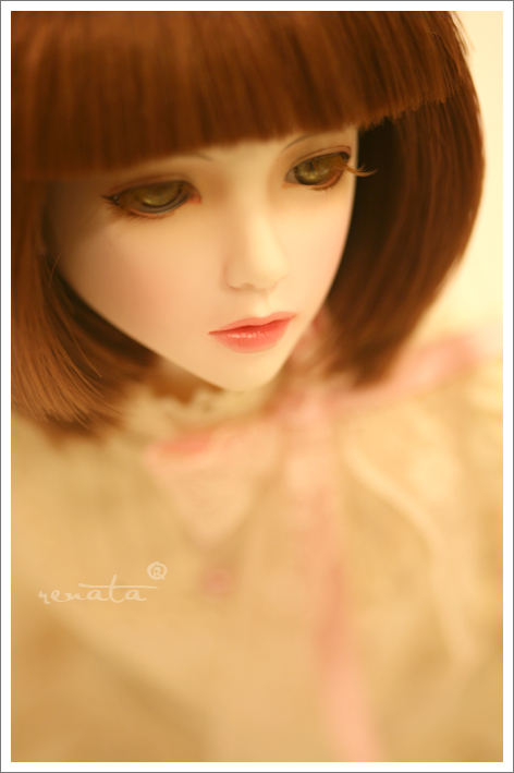 a close up po of the head and shoulders of a doll