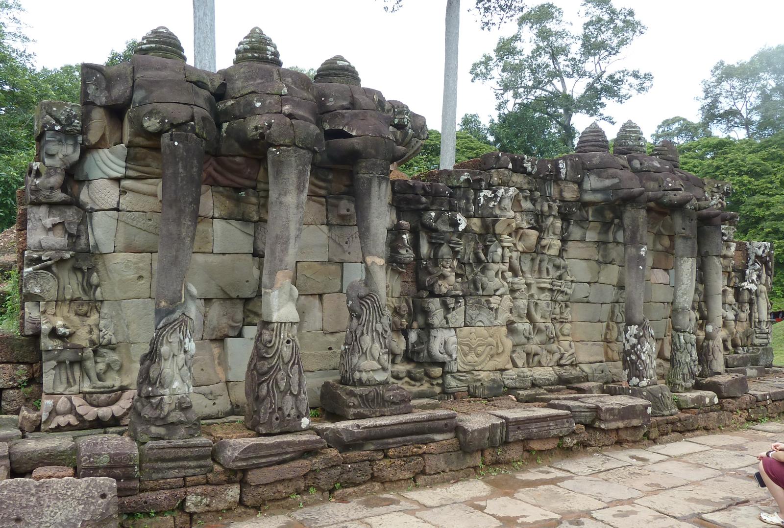 the stone carvings of this building are made out of rock