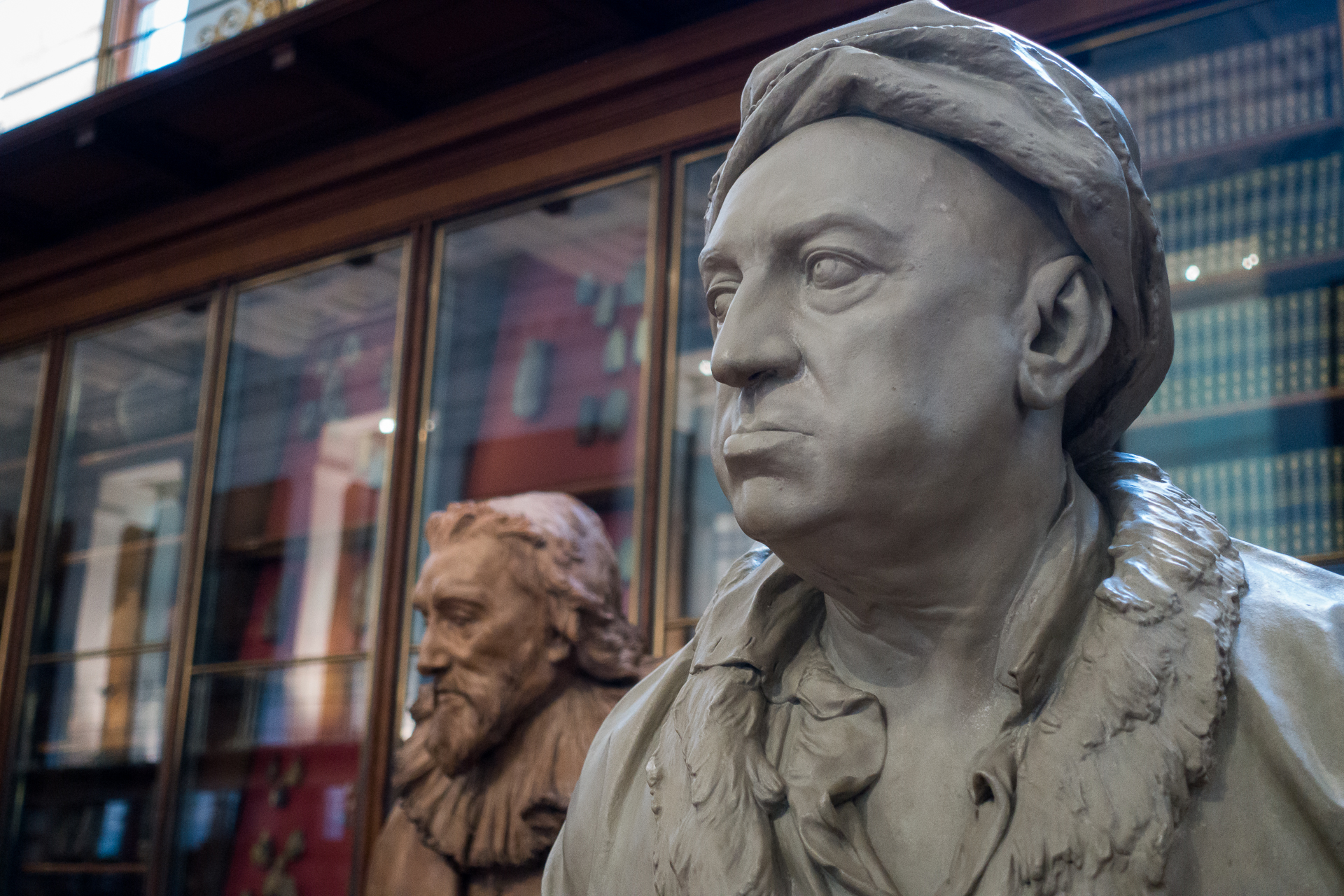 a statue of two men in front of a building