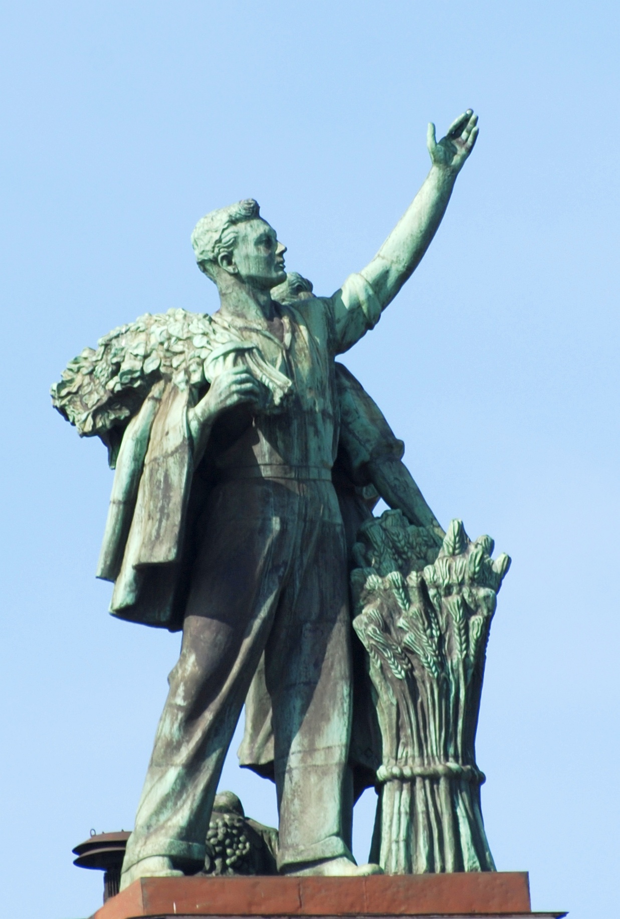 a statue that is holding a bird above the head
