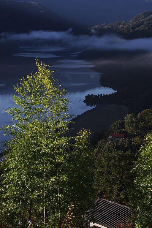 the lake is in the middle of the night