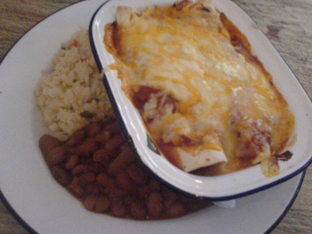 baked beans on plate on wooden table