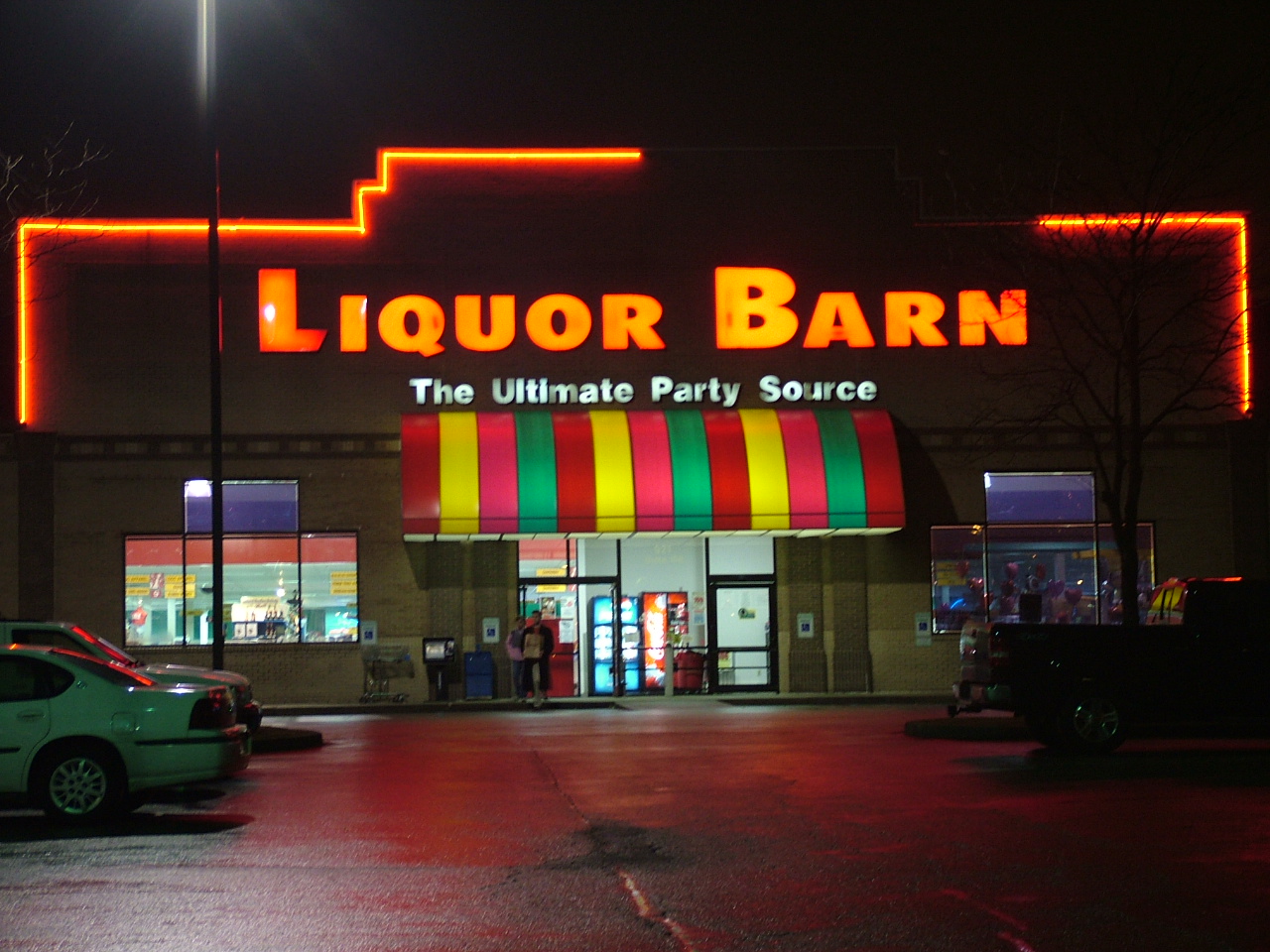 a po of a liquor barn taken at night