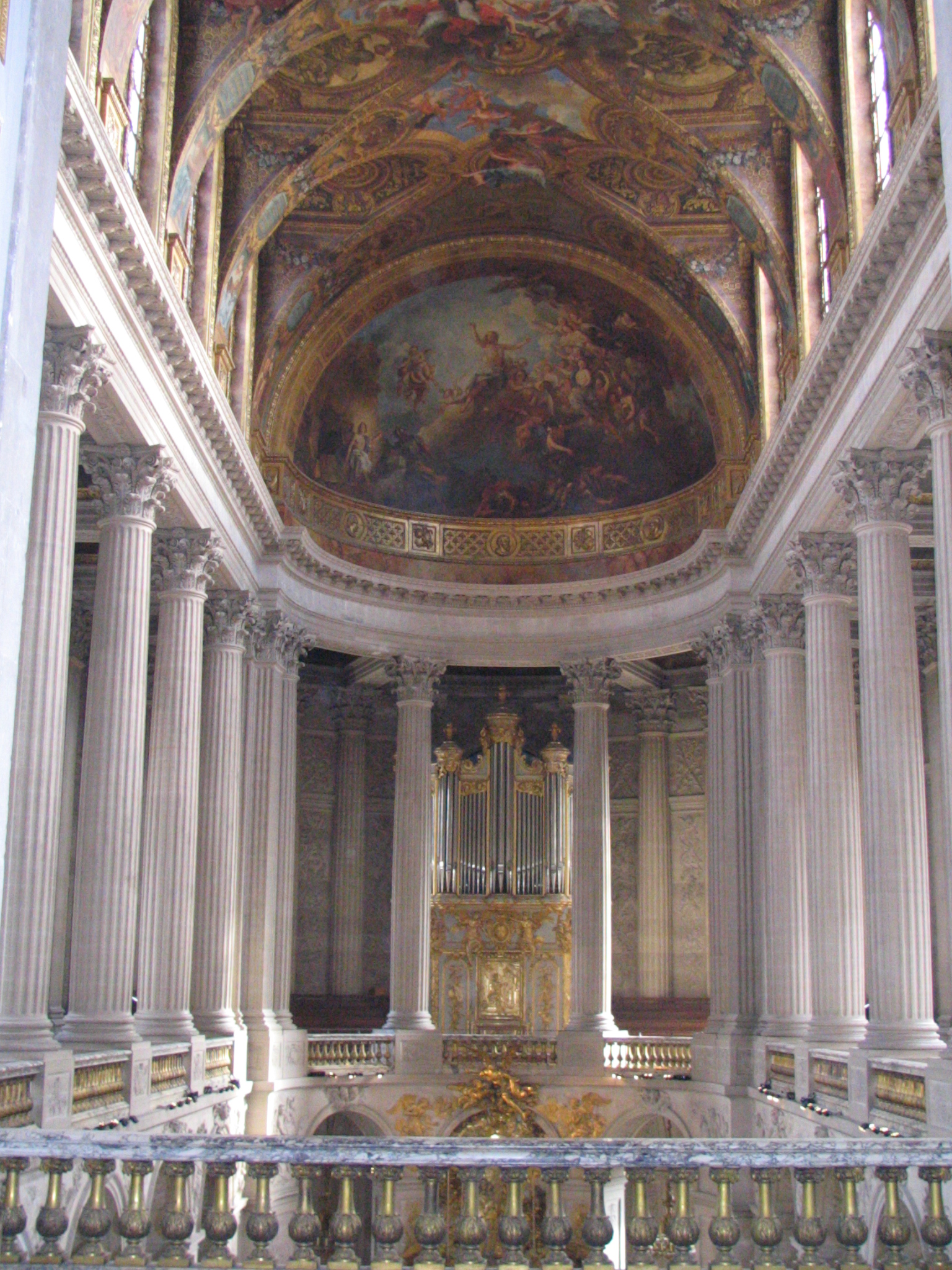 a po of a grand ceiling and the mural painted on it