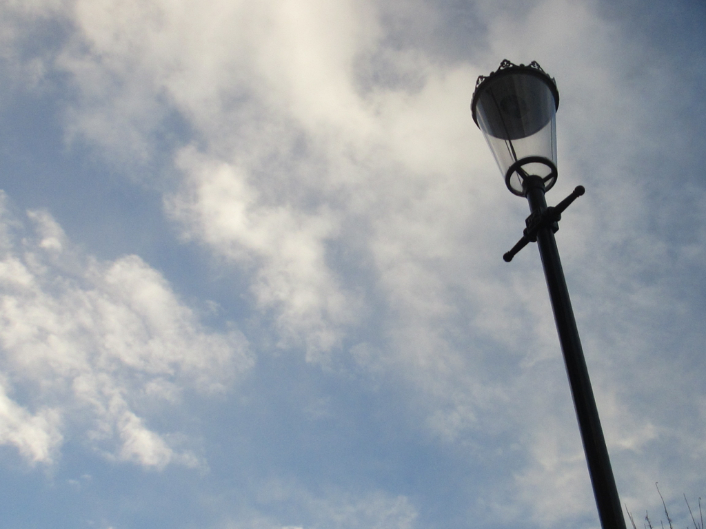 an image of an empty light pole against a cloudy sky