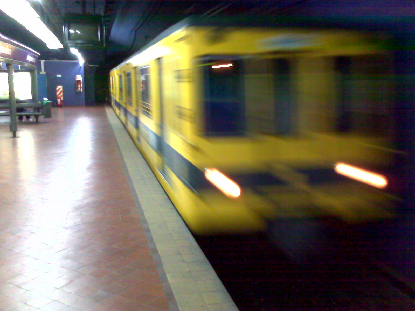blurred po of a train at a subway station