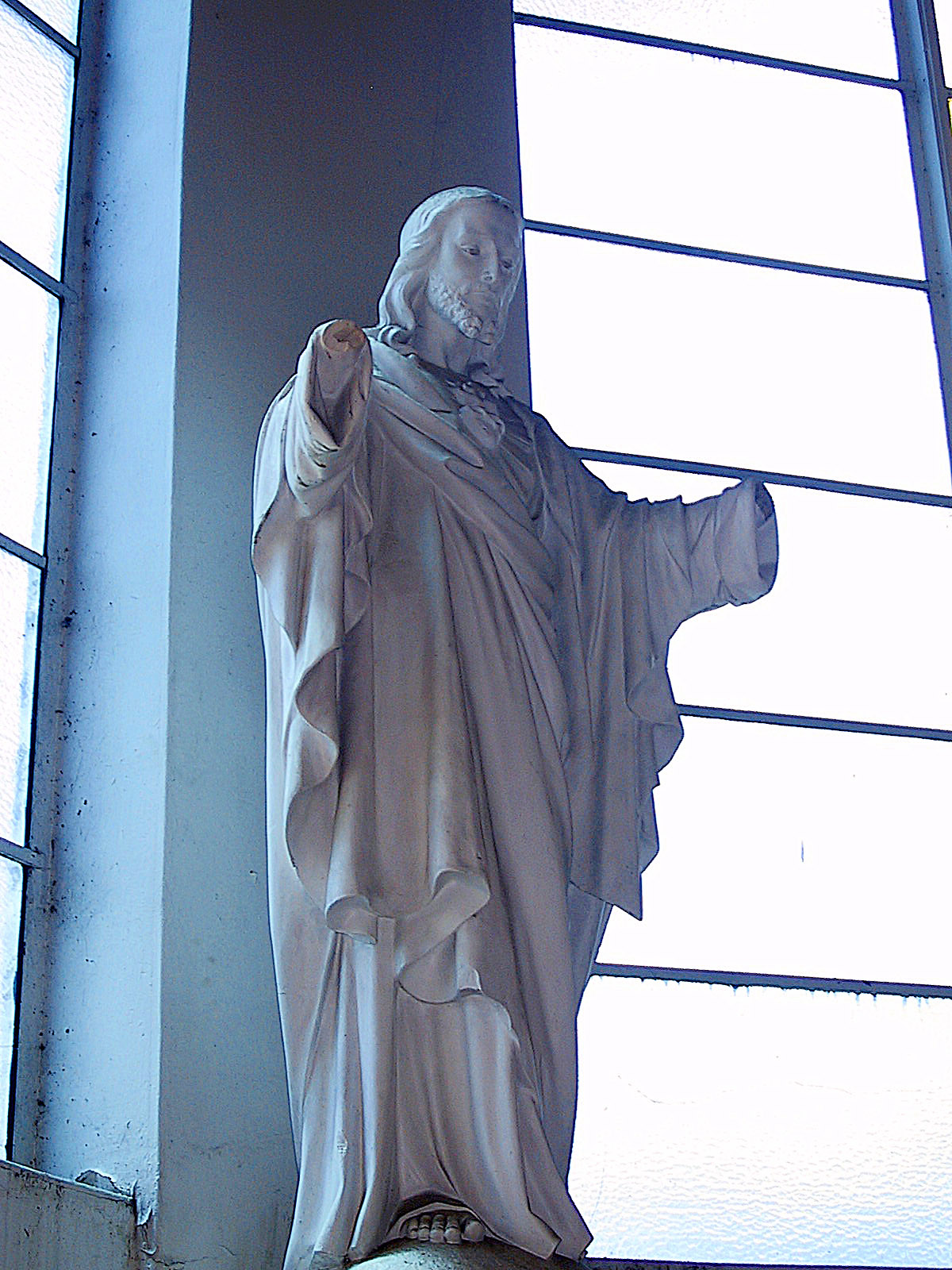 the statue of jesus holds his arms open