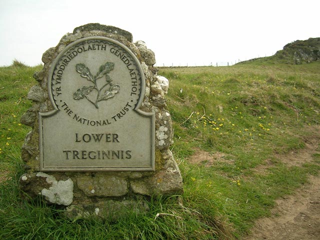 a stone sign that is on the side of a hill