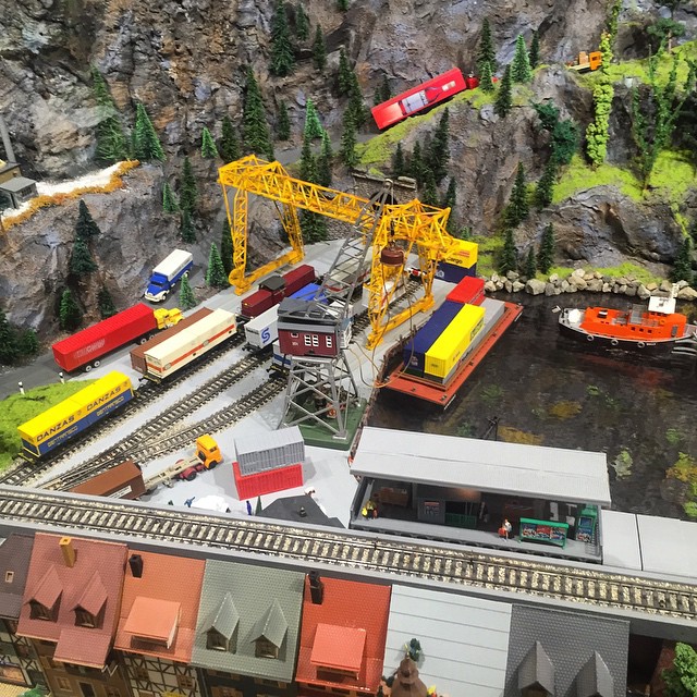 a model train set with two cranes and a crane