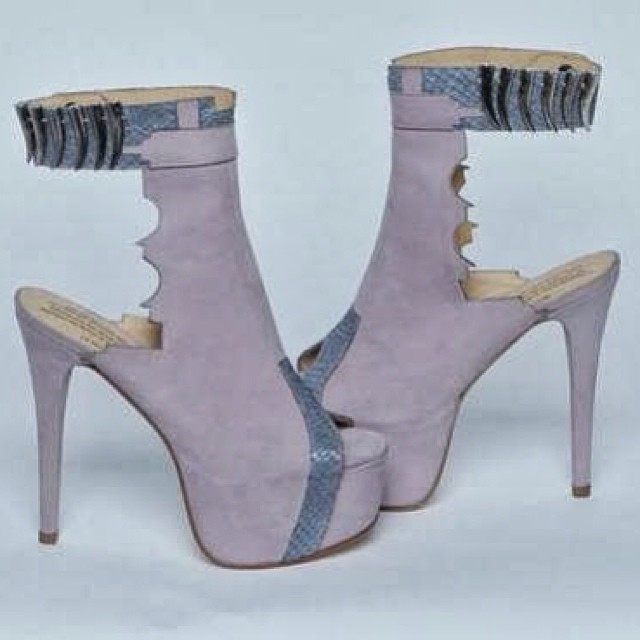 an image of a women's shoe made from fabric