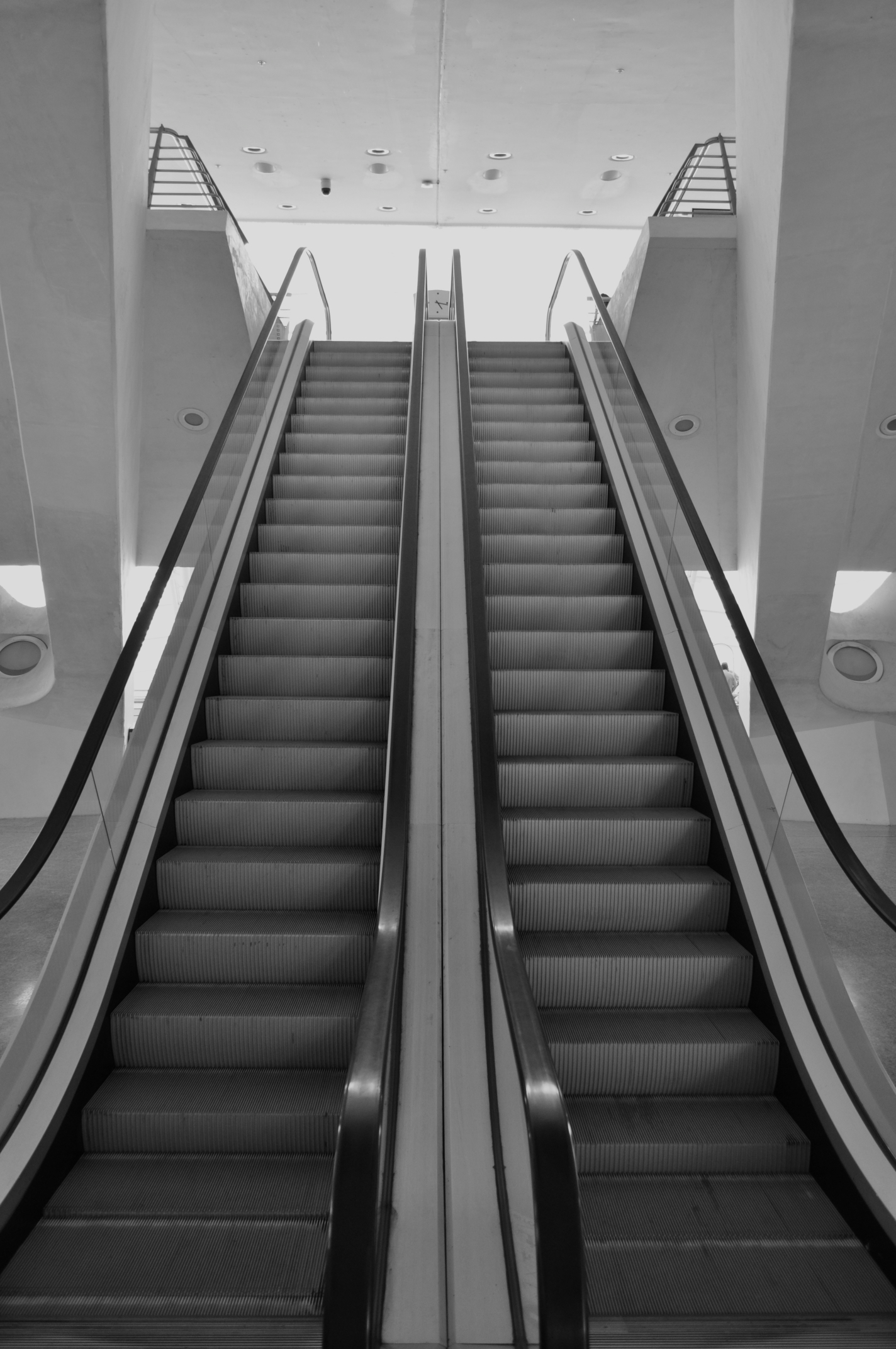 two escalators that are next to each other