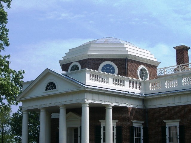 this is a house with many columns and windows