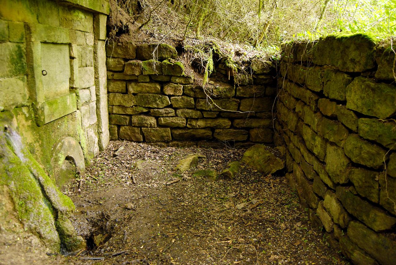 a stone wall with some rocks near it