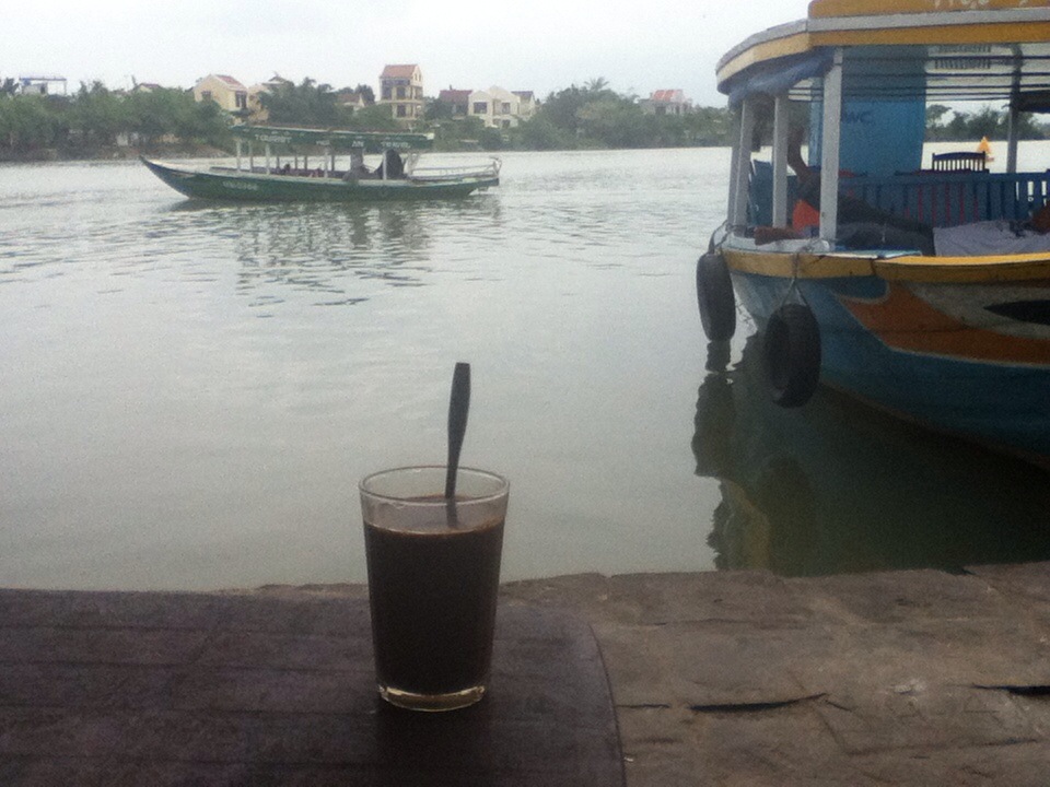 there is a cup that is near the water