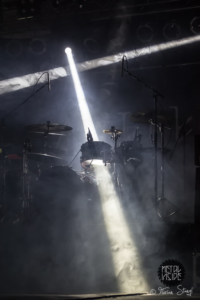 a po of a set of drums on stage with light shining through