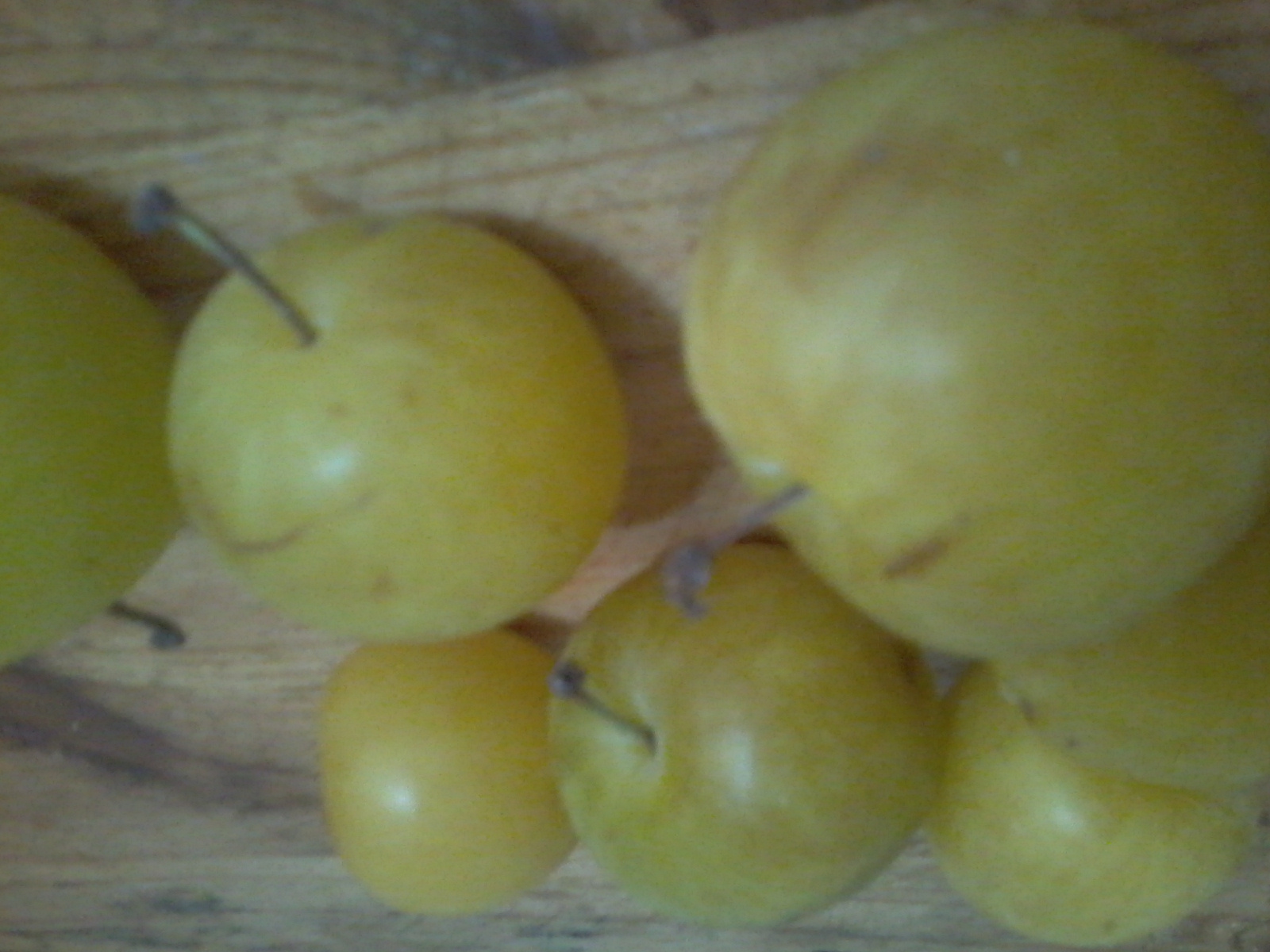 several apples are stacked in a circle on a wood surface