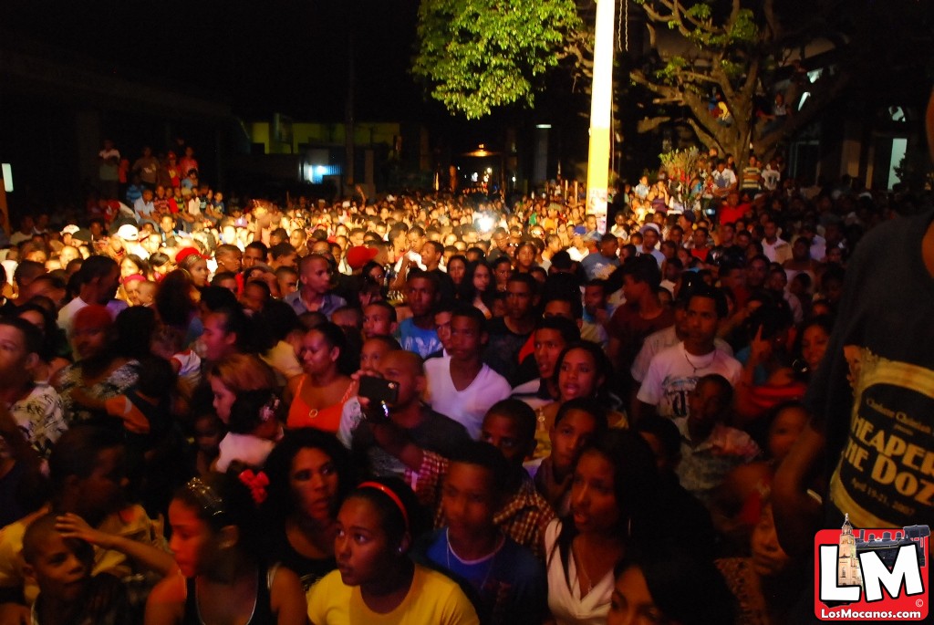 an image of a group of people at the concert