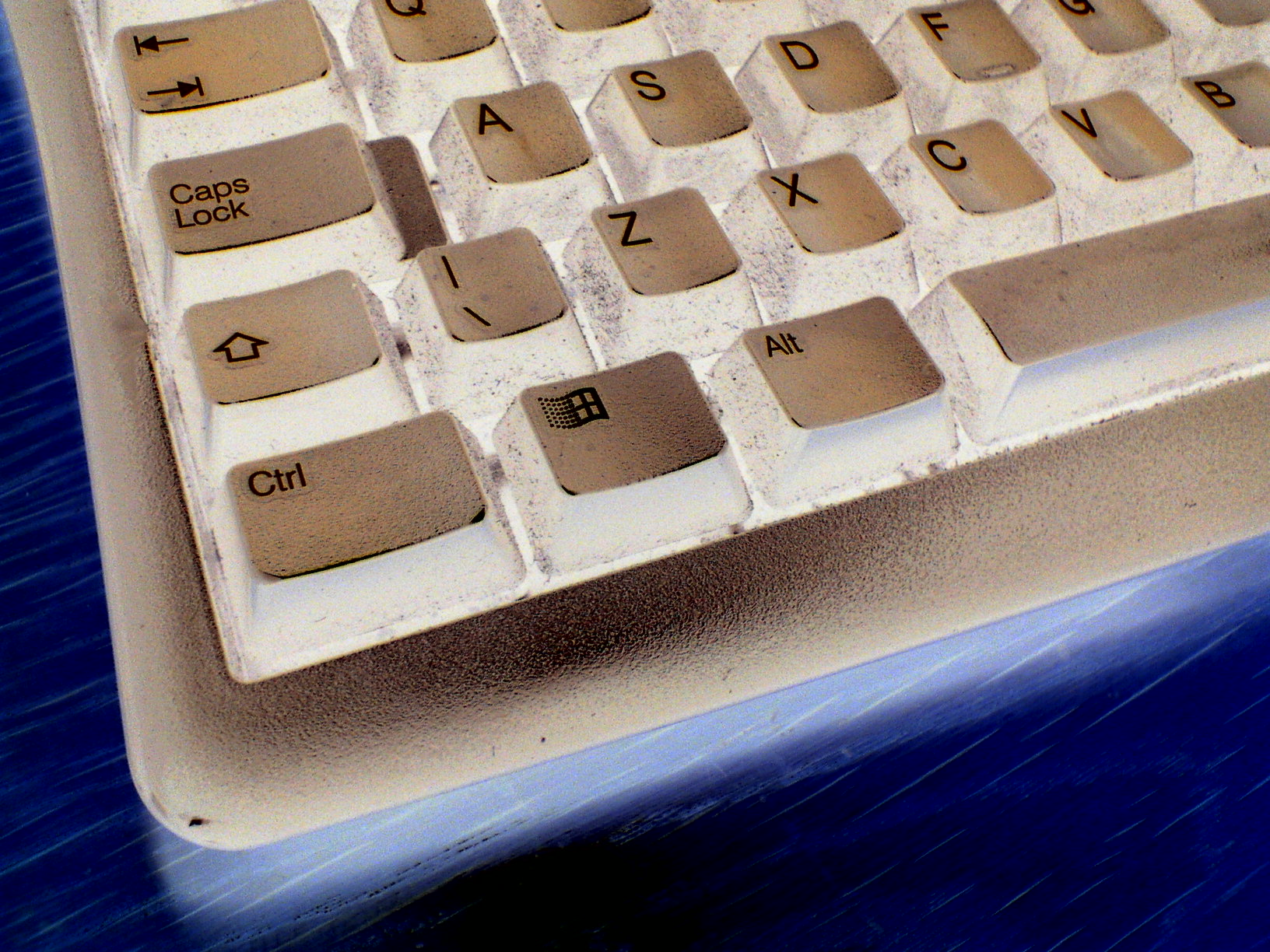 a po of the key board for a computer