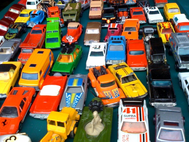 a table filled with many different sized toy cars
