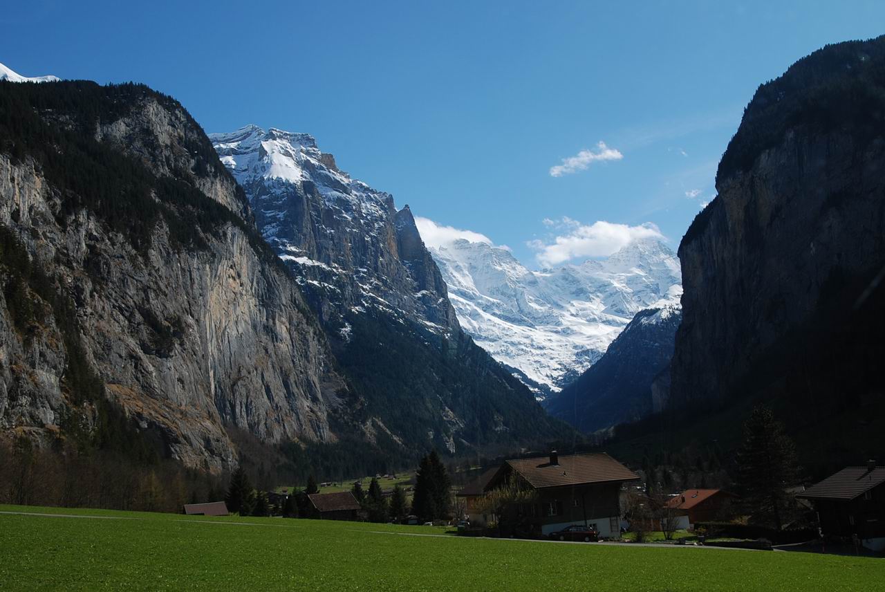 some houses are next to a large mountain