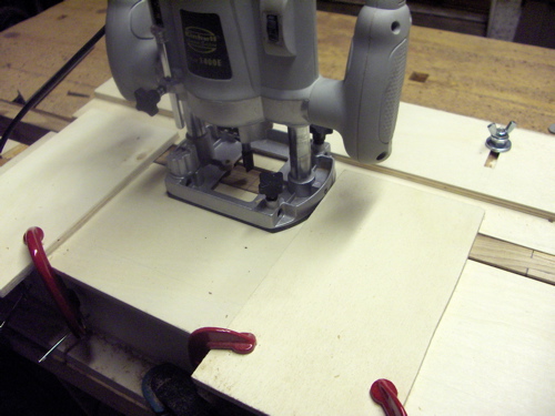 someone using an electric planer to make a piece of wood
