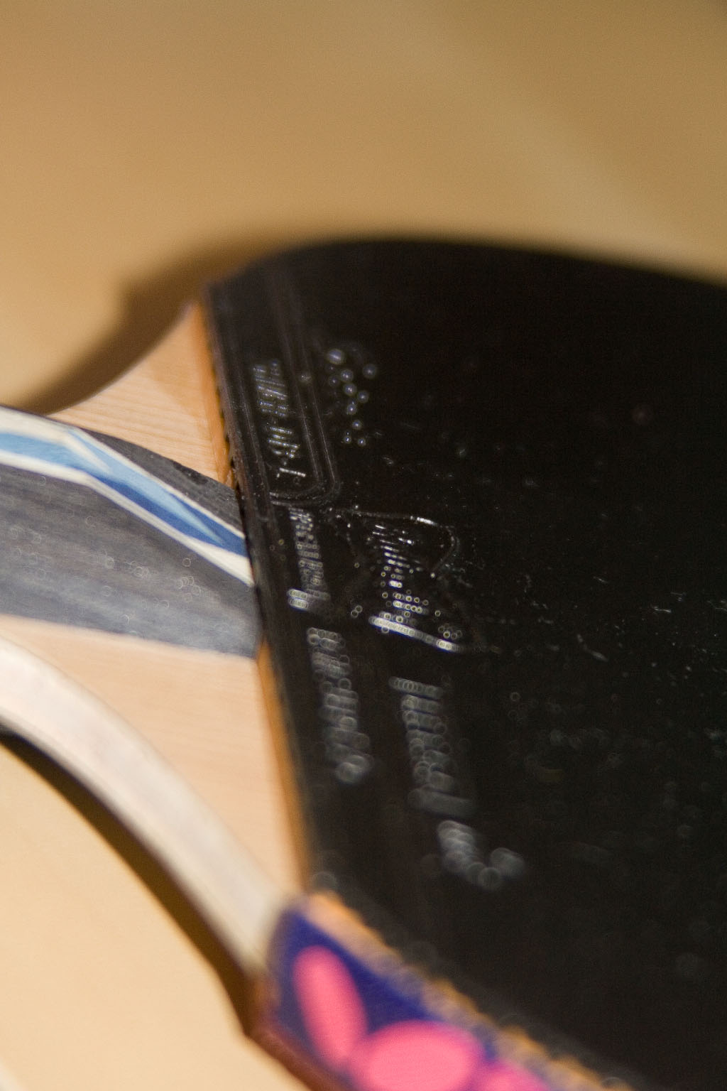 a black piece of wood on top of an electric guitar