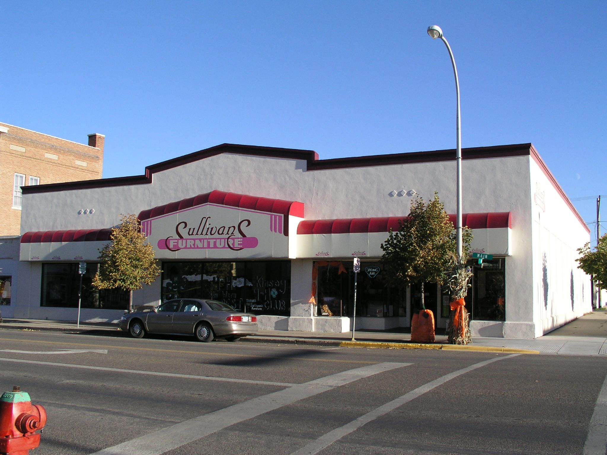 a building is shown with cars parked outside