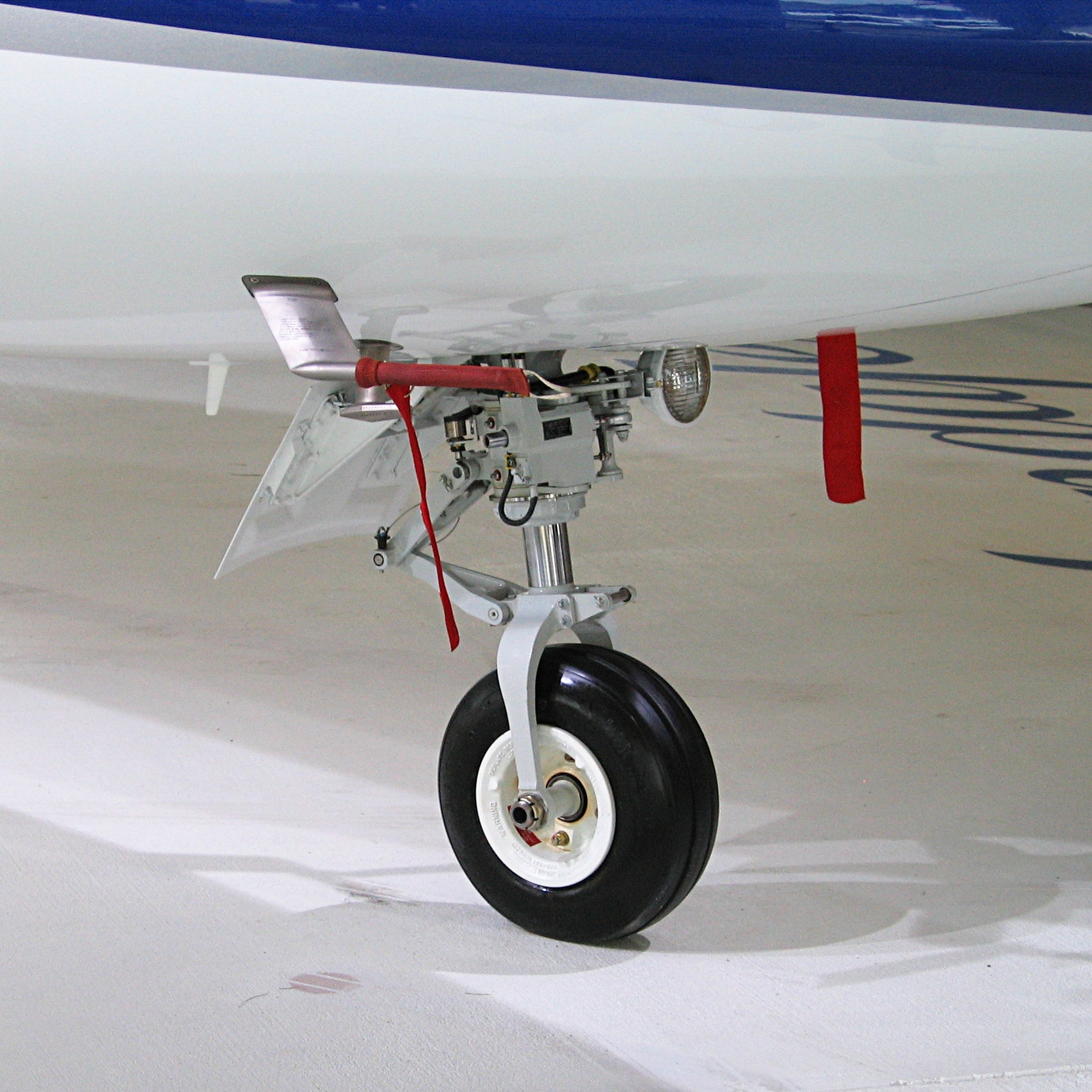 an airplane wheel that is connected to the wheels