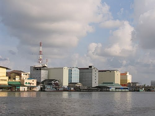 an industrial area is being viewed from across the water